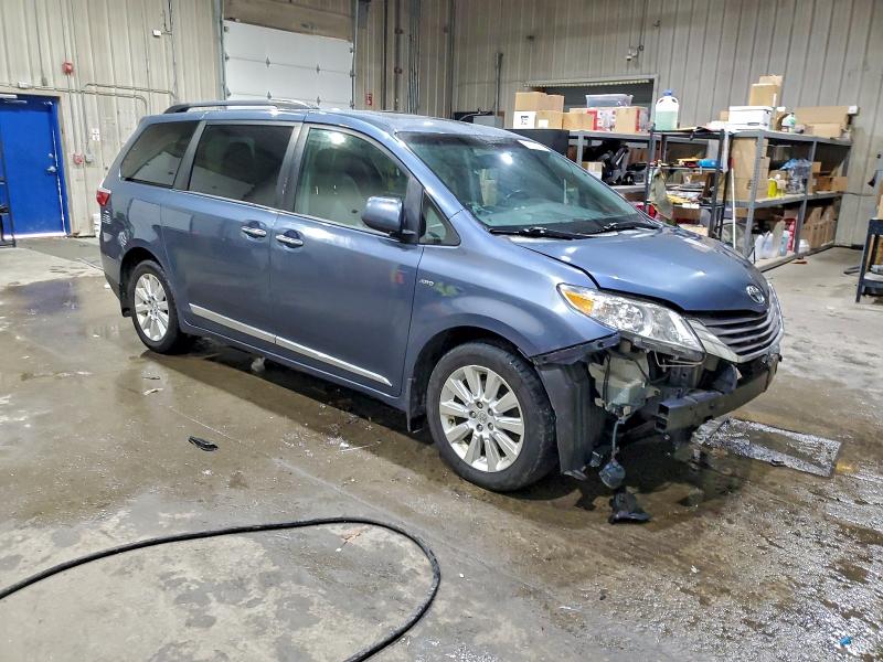 Photo 4 from auction – 2016 TOYOTA SIENNA XLE with VIN 5TDDK3DC9GS132179