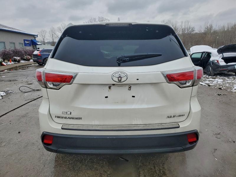 Photo 6 from auction – 2016 TOYOTA HIGHLANDER with VIN 5TDJKRFH5GS322138