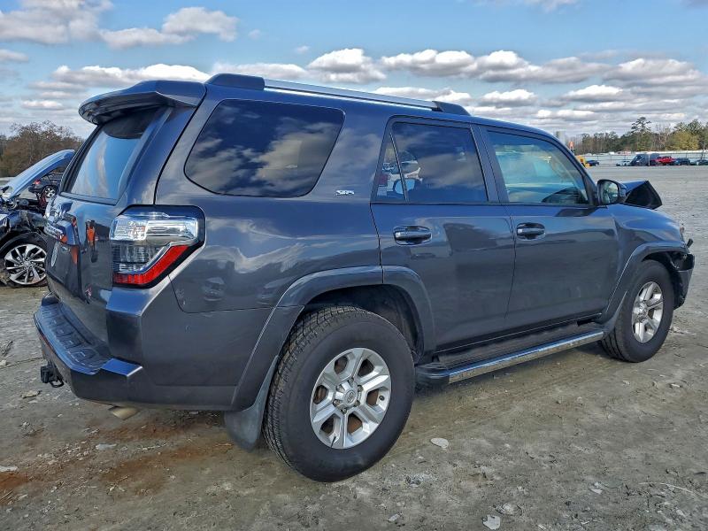 Photo 3 from auction – 2019 TOYOTA 4RUNNER SR with VIN JTEZU5JRXK5211150
