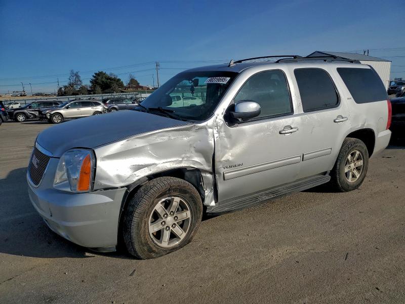 GMC YUKON SLT 2011 with VIN 1GKS2CE09BR270781 - Photo from auction