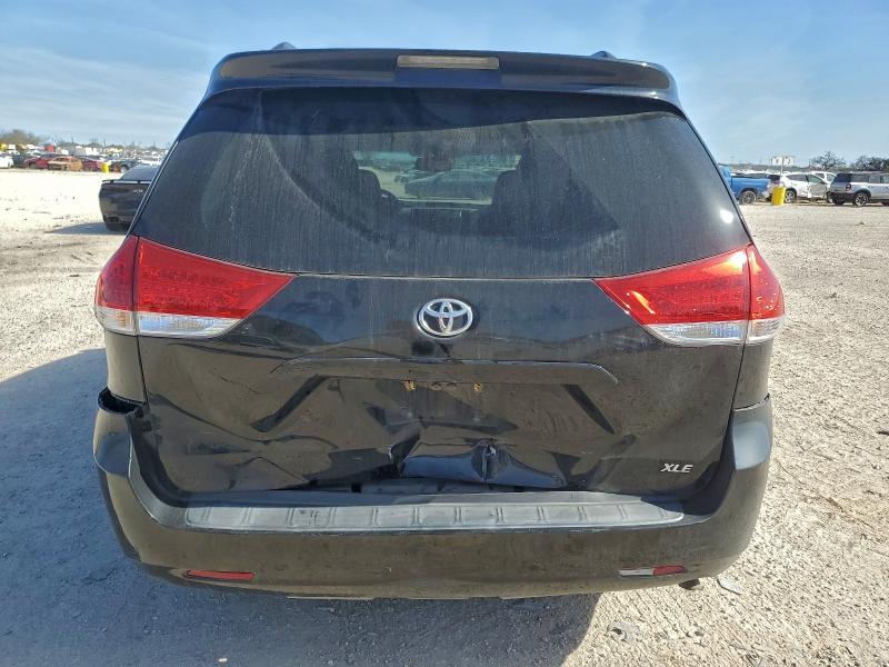 Photo 6 from auction – 2012 TOYOTA SIENNA XLE with VIN 5TDYK3DC3CS183902