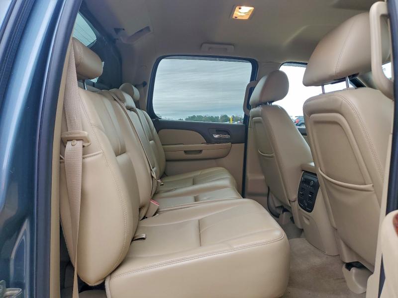 Photo 10 from auction – 2011 CHEVROLET AVALANCHE with VIN 3GNTKFE30BG333544