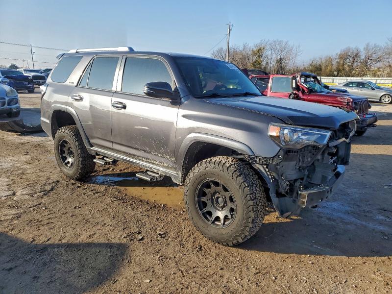 Photo 4 from auction – 2018 TOYOTA 4RUNNER with VIN JTEBU5JR0J5532971