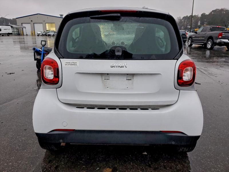 Photo 6 from auction – 2016 SMART FORTWO with VIN WMEFJ5DA3GK153799