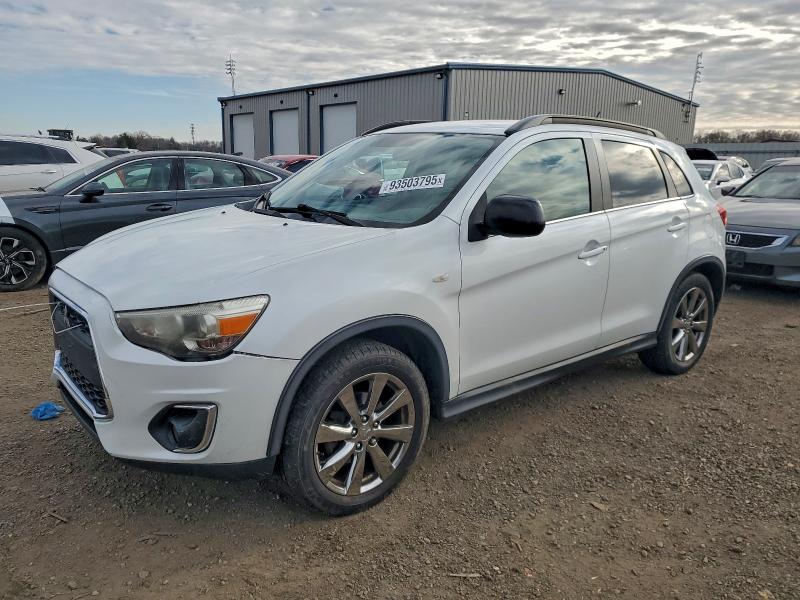 MITSUBISHI OUTLANDER 2013 مع رقم تعريف المركبة 4A4AR5AU2DE016680 - صورة من المزاد