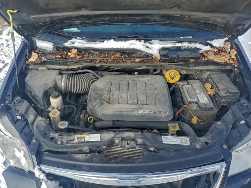 Photo 12 from auction – 2016 CHRYSLER TOWN & COU with VIN 2C4RC1CG9GR191172