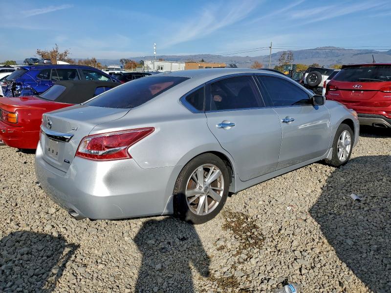 Photo 3 from auction – 2013 NISSAN ALTIMA 2.5 with VIN 1N4AL3AP5DN527832