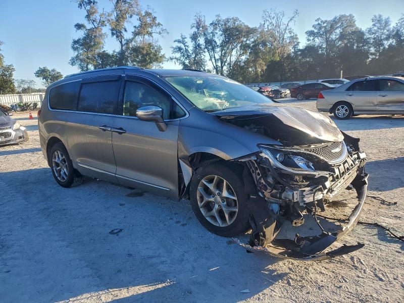 Photo 4 from auction – 2017 CHRYSLER PACIFICA L with VIN 2C4RC1GG3HR650756
