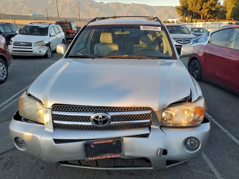 Photo 5 from auction – 2006 TOYOTA HIGHLANDER with VIN JTEDW21A960002661
