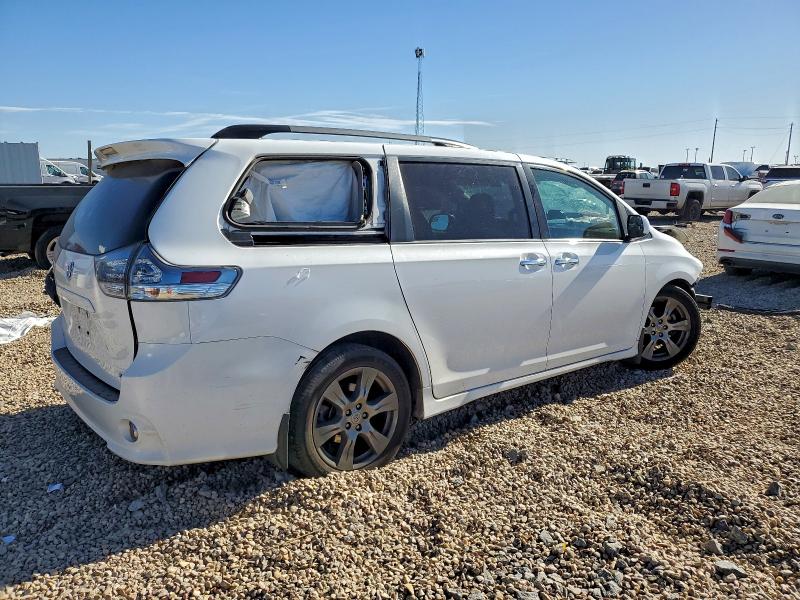 Photo 3 from auction – 2017 TOYOTA SIENNA SE with VIN 5TDXZ3DC4HS838602