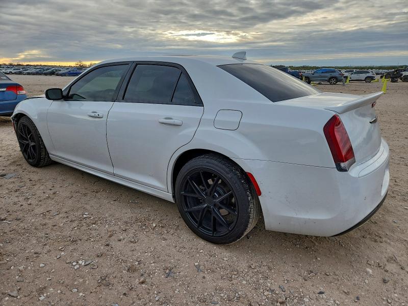 Photo 2 from auction – 2022 CHRYSLER 300 S with VIN 2C3CCABT1NH229781