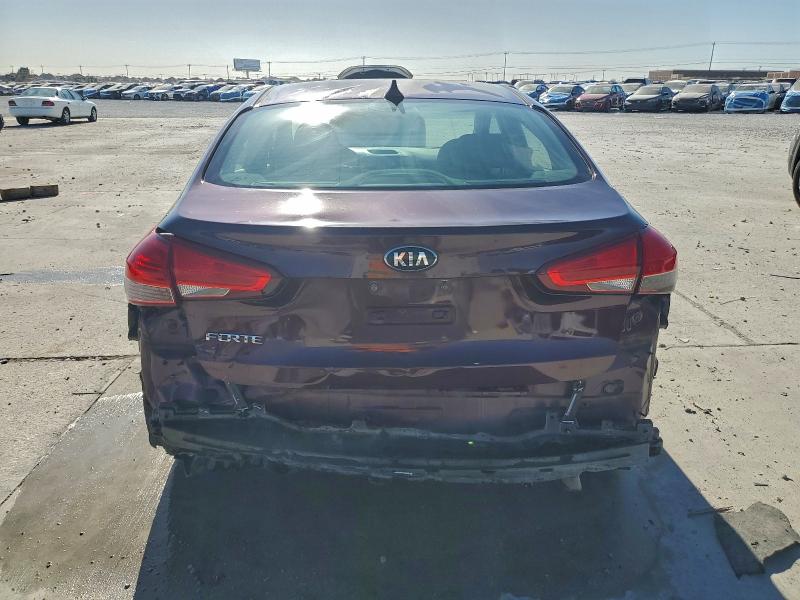 Zdjęcie 6 z aukcji – 2017 KIA FORTE LX z VIN 3KPFK4A76HE143545