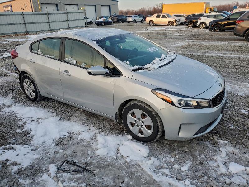 Photo 4 from auction – 2017 KIA FORTE LX with VIN 3KPFK4A70HE096478
