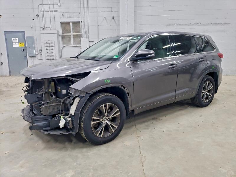 TOYOTA HIGHLANDER 2017 with VIN 5TDBZRFH2HS402532 - Photo from auction