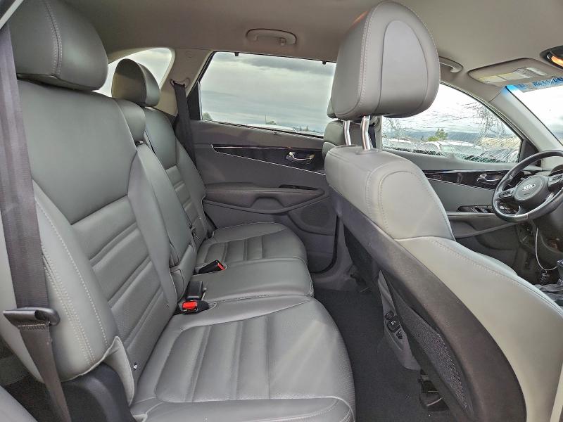 Photo 11 from auction – 2016 KIA SORENTO EX with VIN 5XYPH4A52GG026712