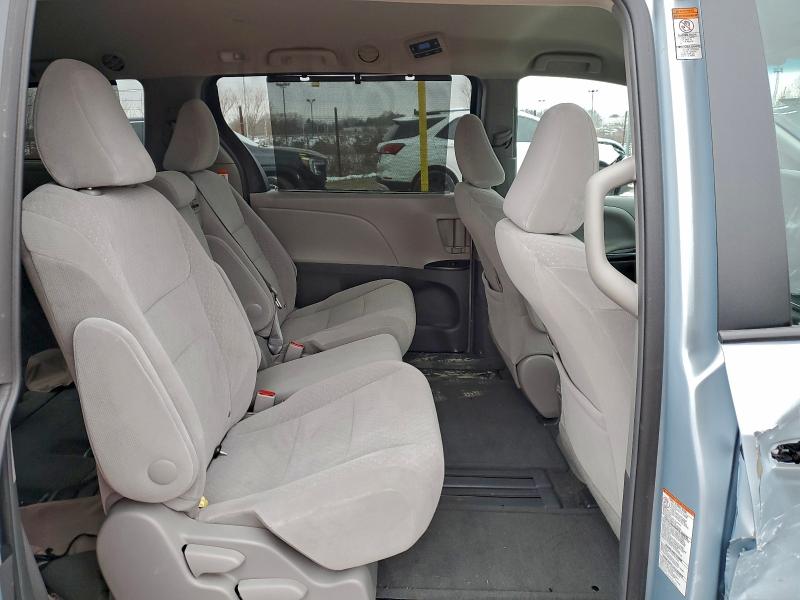 Photo 11 from auction – 2015 TOYOTA SIENNA LE with VIN 5TDKK3DC9FS548268