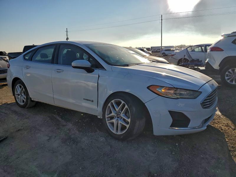 Photo 4 from auction – 2019 FORD FUSION with VIN 3FA6P0LU4KR142929