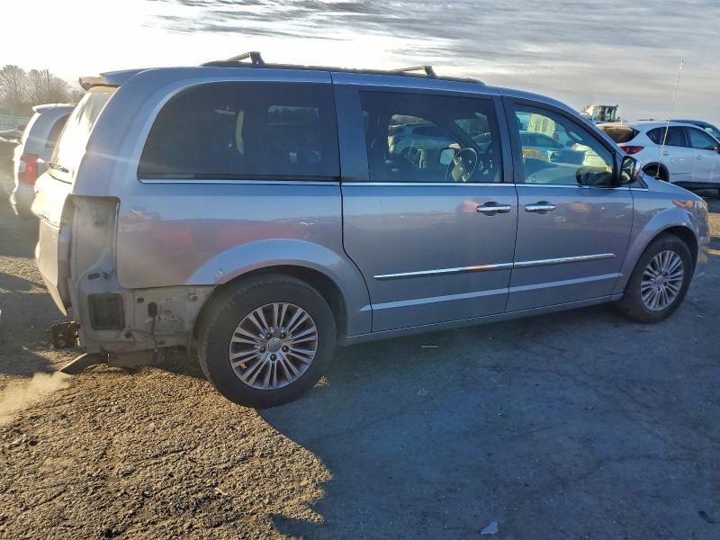 Photo 3 from auction – 2013 CHRYSLER TOWN & COU with VIN 2C4RC1CG3DR650675