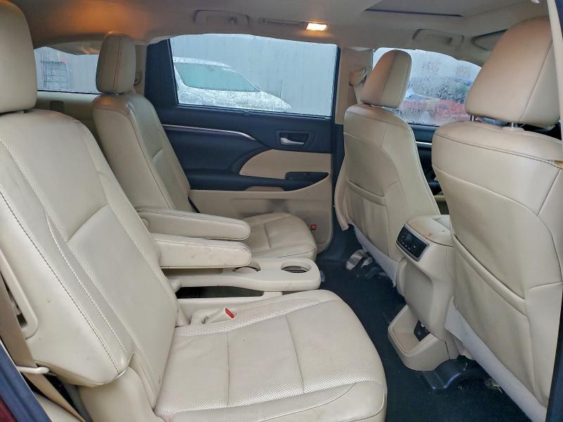 Photo 11 from auction – 2016 TOYOTA HIGHLANDER with VIN 5TDYKRFH4GS127677