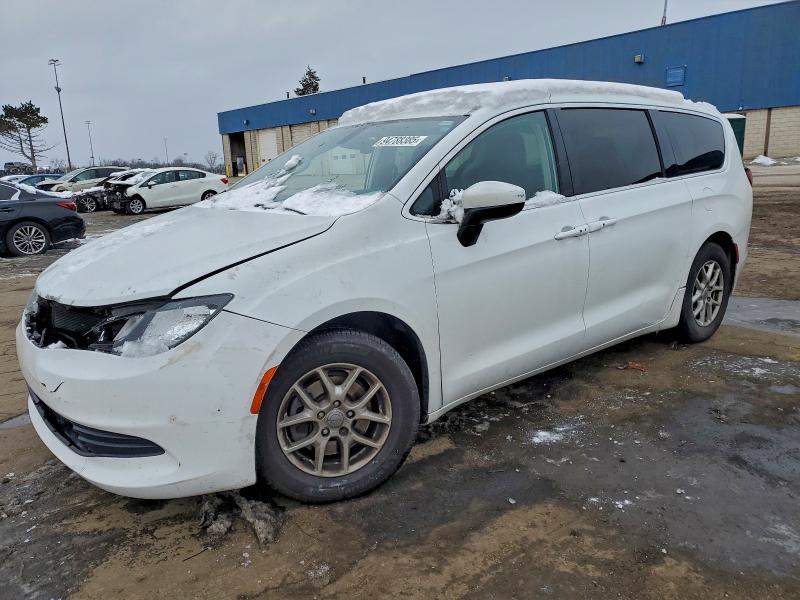 CHRYSLER PACIFICA T 2017 with VIN 2C4RC1DG3HR634318 - Photo from auction