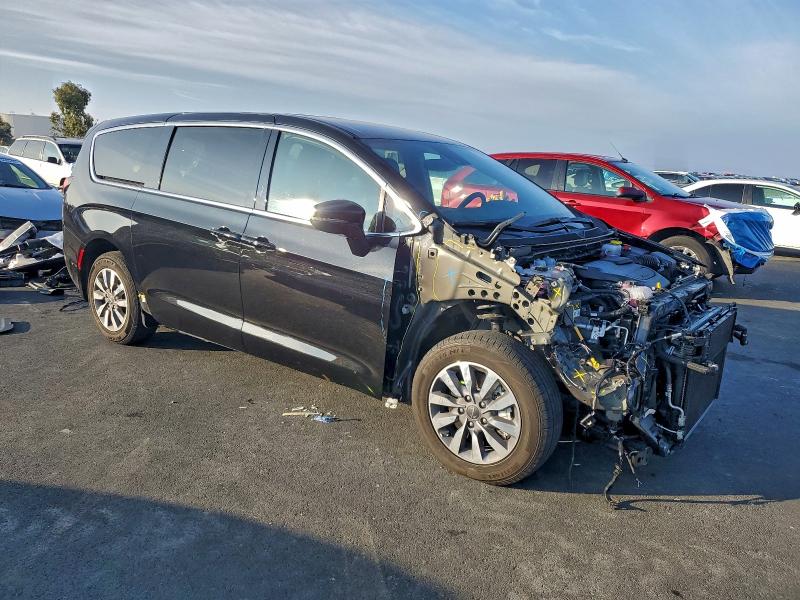 Фото 4 с аукциона – 2025 CHRYSLER PACIFICA H с VIN 2C4RC1S7XSR538406