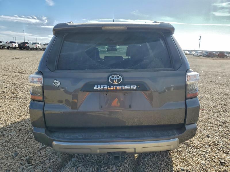 Photo 6 from auction – 2018 TOYOTA 4RUNNER SR with VIN JTEBU5JR7J5609707