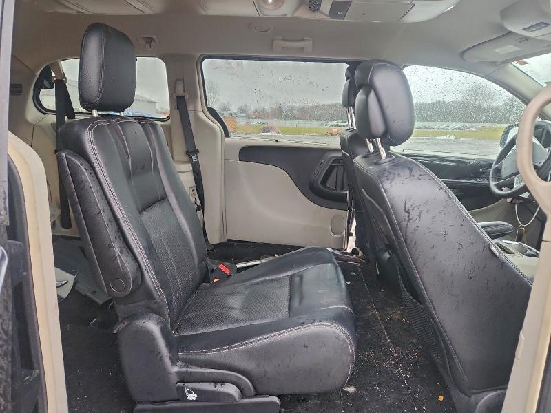 Photo 11 from auction – 2014 CHRYSLER TOWN & COU with VIN 2C4RC1CG3ER199846