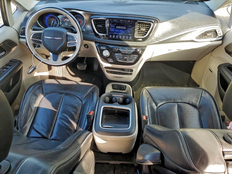 Photo 8 from auction – 2017 CHRYSLER PACIFICA L with VIN 2C4RC1GGXHR837153