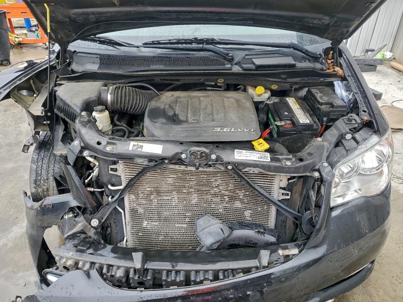 Photo 12 from auction – 2016 CHRYSLER TOWN & COU with VIN 2C4RC1BGXGR172681