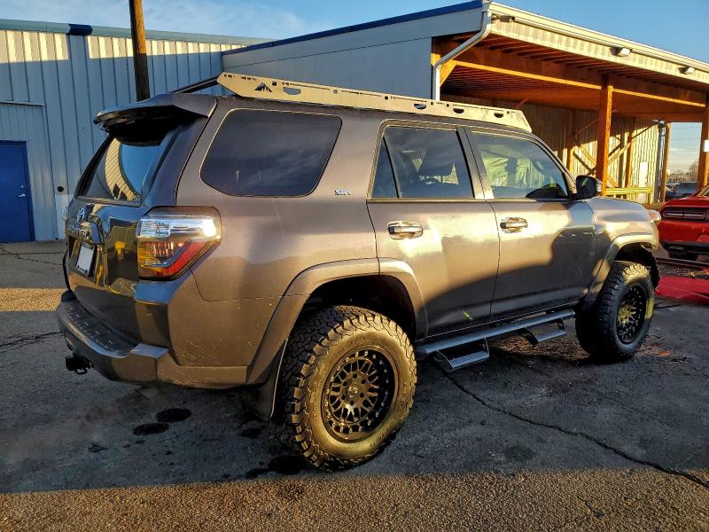 Photo 3 from auction – 2019 TOYOTA 4RUNNER with VIN JTEBU5JR6K5672296