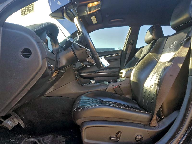 Photo 7 from auction – 2019 CHRYSLER 300 with VIN 2C3CCABG1KH635042