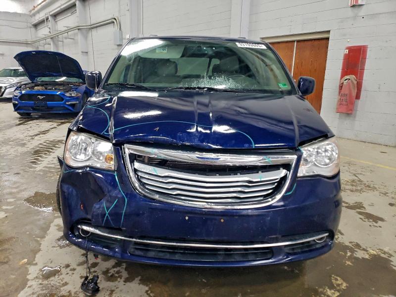 Photo 5 from auction – 2016 CHRYSLER TOWN & COU with VIN 2C4RC1BGXGR254880