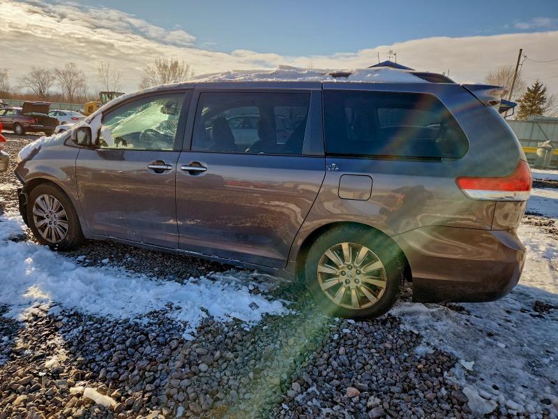 Photo 2 from auction – 2012 TOYOTA SIENNA XLE with VIN 5TDYK3DCXCS269644