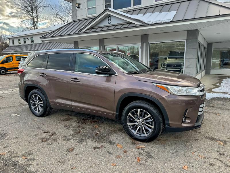 TOYOTA HIGHLANDER 2017 with VIN 5TDKZRFH4HS207127 - Photo from auction