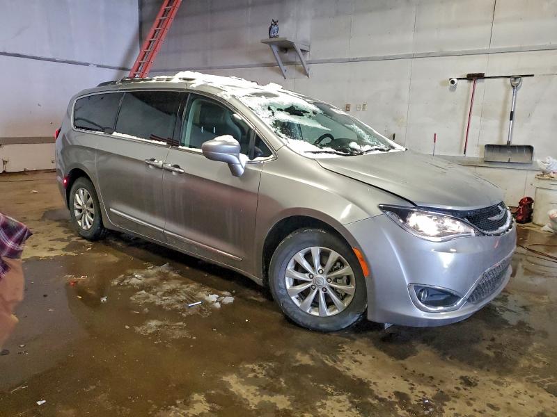 Photo 4 from auction – 2017 CHRYSLER PACIFICA with VIN 2C4RC1BG9HR564567