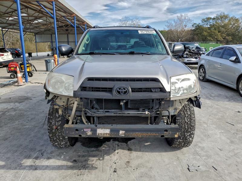 Photo 5 from auction – 2004 TOYOTA 4RUNNER SR with VIN JTEBT14R540034211