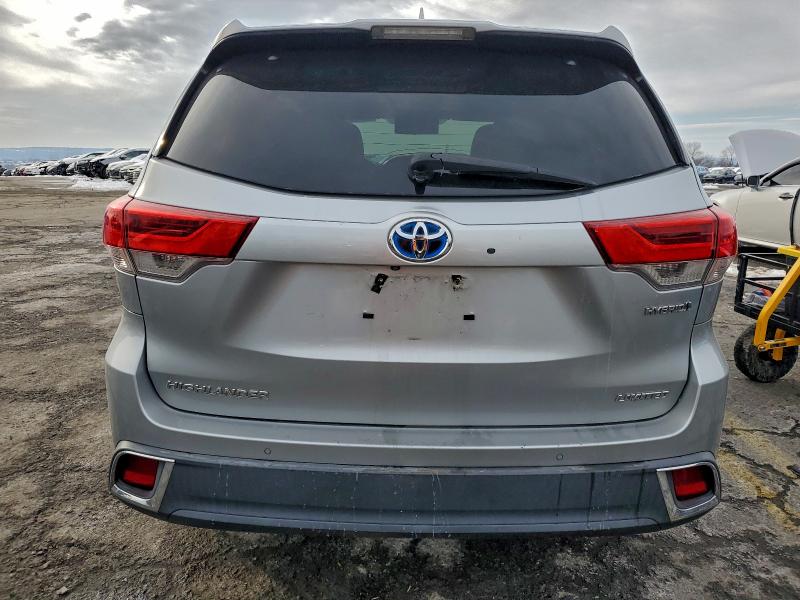 Photo 6 from auction – 2017 TOYOTA HIGHLANDER with VIN 5TDDGRFHXHS025107