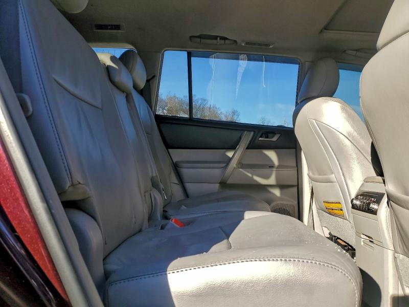 Photo 11 from auction – 2011 TOYOTA HIGHLANDER with VIN 5TDBK3EH5BS061508