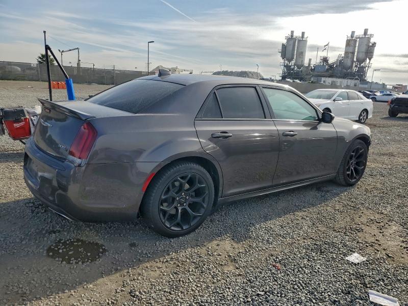 Photo 3 from auction – 2015 CHRYSLER 300 S with VIN 2C3CCABT6FH859748