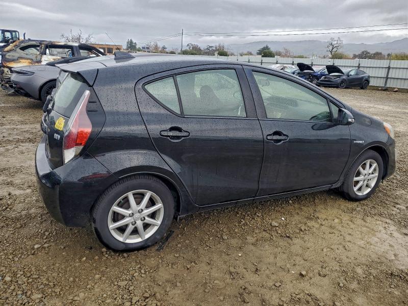 Photo 3 from auction – 2016 TOYOTA PRIUS C with VIN JTDKDTB31G1135787