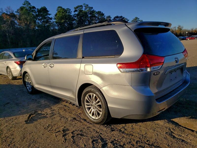 Photo 2 from auction – 2012 TOYOTA SIENNA XLE with VIN 5TDYK3DC6CS256423