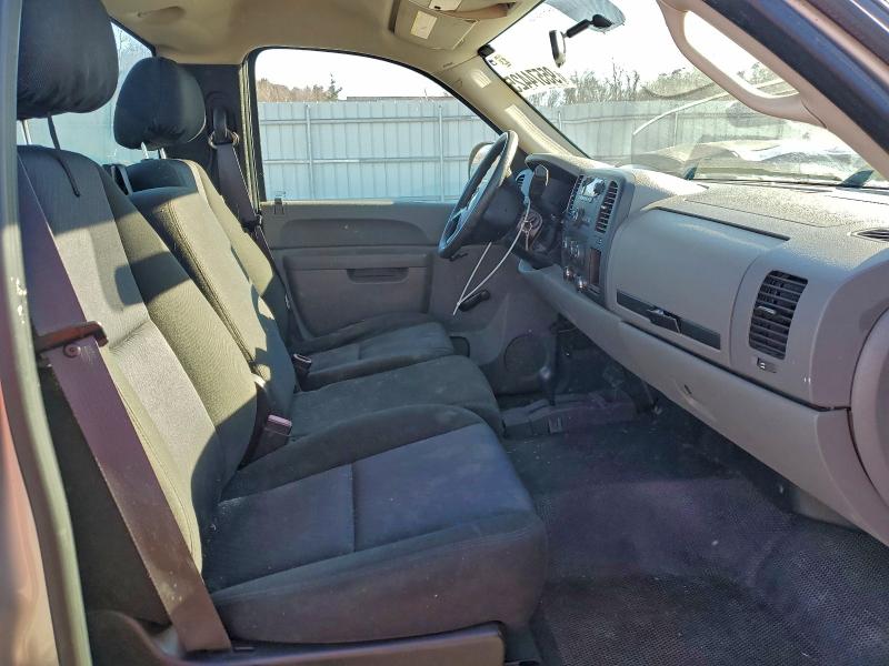 Photo 10 from auction – 2011 CHEVROLET SILVERADO with VIN 1GCNKPEA0BZ140736
