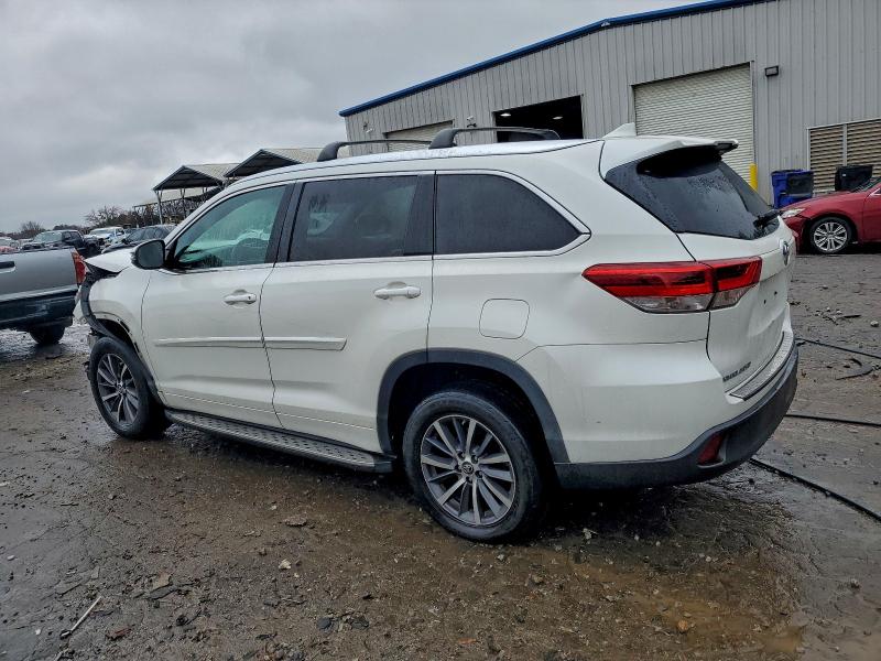 Photo 2 from auction – 2017 TOYOTA HIGHLANDER with VIN 5TDKZRFH0HS522183