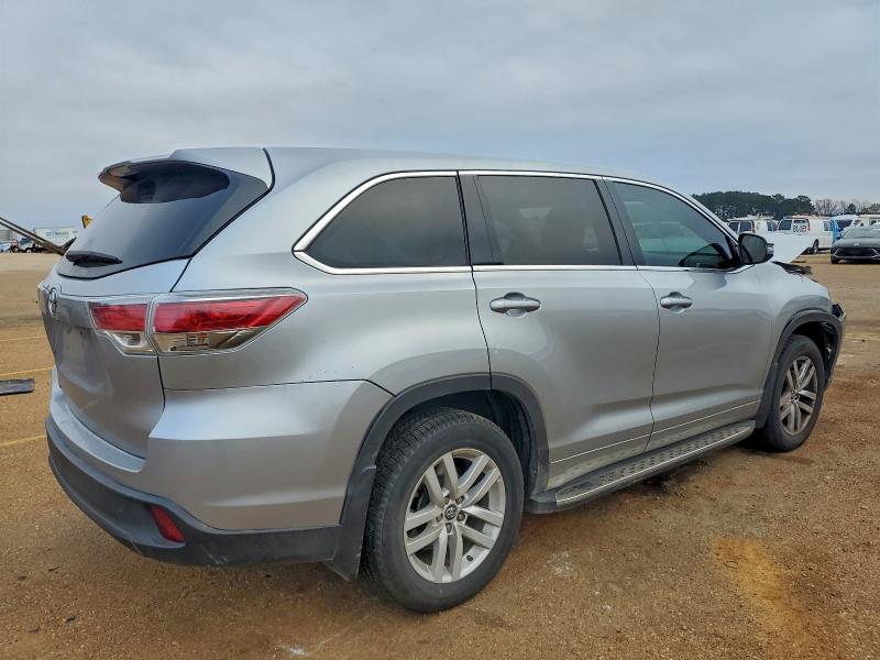 Photo 3 from auction – 2016 TOYOTA HIGHLANDER with VIN 5TDZKRFH7GS157017