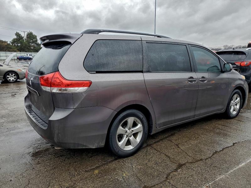 Photo 3 from auction – 2014 TOYOTA SIENNA LE with VIN 5TDKK3DC5ES432676