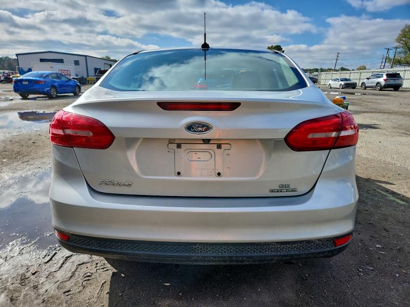 Photo 6 from auction – 2015 FORD FOCUS SE with VIN 1FADP3F28FL282814