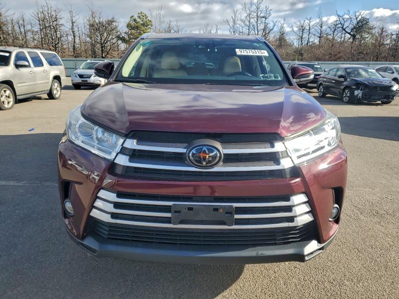 Photo 5 from auction – 2018 TOYOTA HIGHLANDER with VIN 5TDJZRFH9JS834469