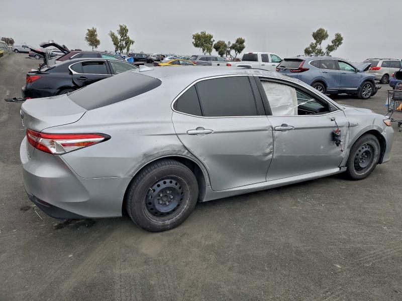 Photo 3 from auction – 2020 TOYOTA CAMRY LE with VIN 4T1C31AK7LU543090