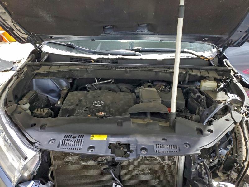 Photo 12 from auction – 2018 TOYOTA HIGHLANDER with VIN 5TDJZRFH4JS880789