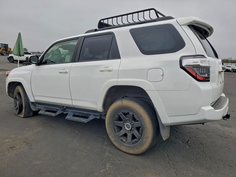 Photo 2 from auction – 2022 TOYOTA 4RUNNER TR with VIN JTETU5JR2N5991459